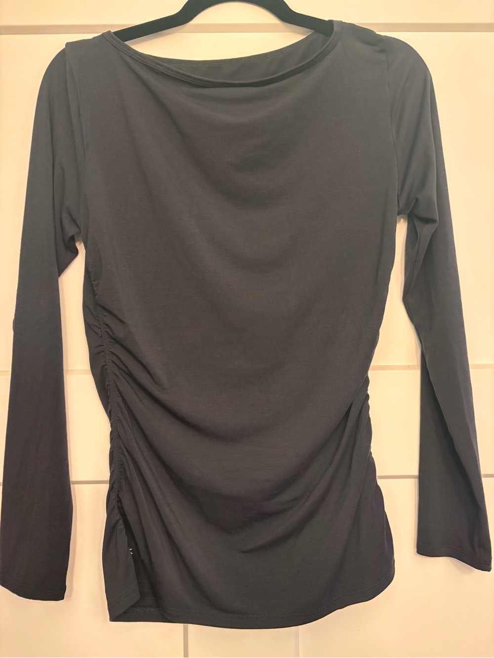Athleta Black Long-Sleeve Ruched Side Top M